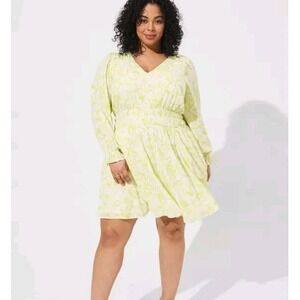 Torrid Long Sleeve Skater Dress Size 1 (1X) Floral‎ Knee Length White Yellow